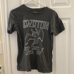 🌞 5 for $25. Led Zeppelin t-shirt. Grey short sleeve. Women’s size medium. EUC.